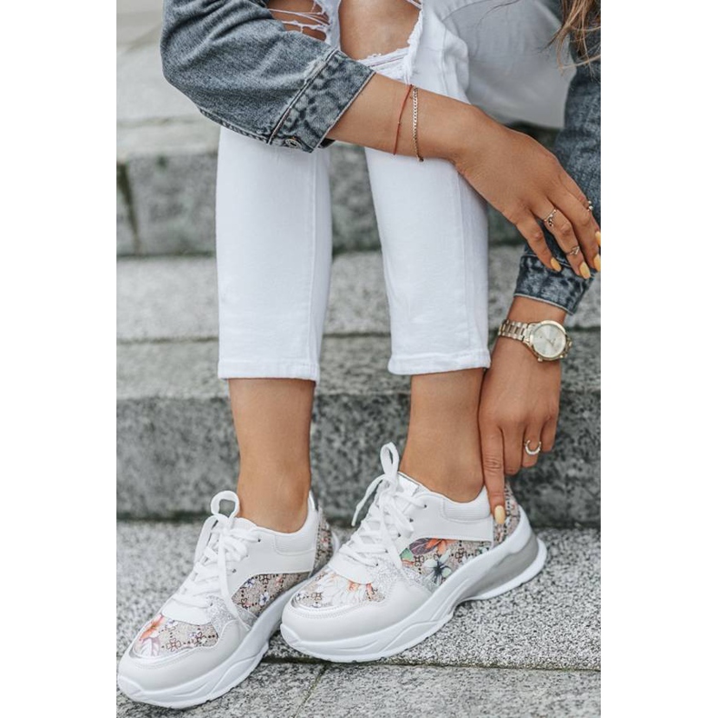 Fehér női sportcipő a Tia -tól sokszínű 1