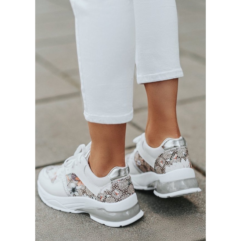 Fehér női sportcipő a Tia -tól sokszínű 2