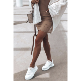 Futópálya fehér edzőcipője rózsaszín 2