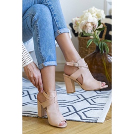 Krémes csizma a Lovely Thing poszton bézs 1 Krémes csizma a Lovely Thing poszton bézs 1