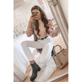 Szürke csizma a Tina Grey oszlopon 1 Szürke csizma a Tina Grey oszlopon 1