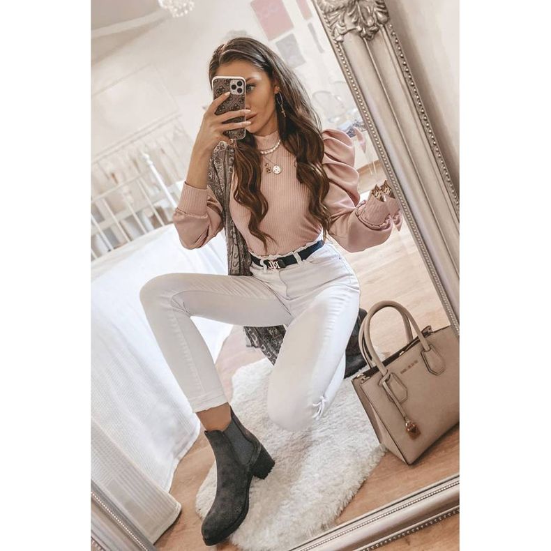 Szürke csizma a Tina Grey oszlopon 1 Szürke csizma a Tina Grey oszlopon 1