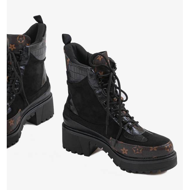 Fekete táskák barna betétekkel 1