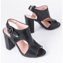 Fekete szandál a Caitlin poszton 1