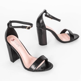 Fekete szandál a Penelope postán 1