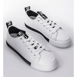 Alison fehér cipője lapos talpon fekete 1