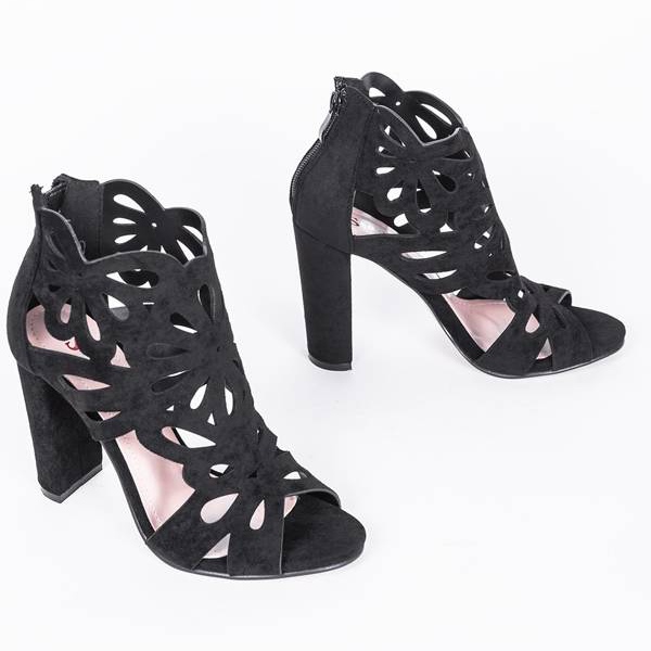 Leah fekete kivágású csizma 1