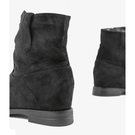 Fekete csizma a fedett Buenna ék sarkán 2 Fekete csizma a fedett Buenna ék sarkán 2