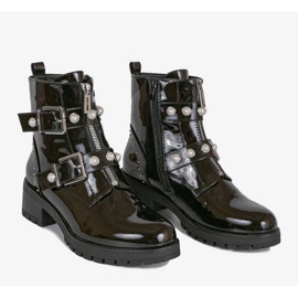 Fényes fekete Issa munkások 1