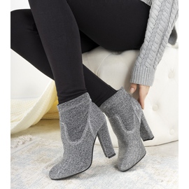 Ezüst fényes bokacsizma a Birgit oszlopon 1 Ezüst fényes bokacsizma a Birgit oszlopon 1