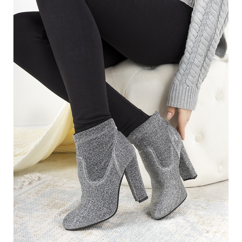 Ezüst fényes bokacsizma a Birgit oszlopon 1 Ezüst fényes bokacsizma a Birgit oszlopon 1