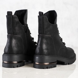 Divatos fűzőmunkások, Sergio Leone fekete 1