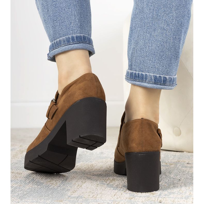 Bézs cipő a poszton Leonie khaki 1