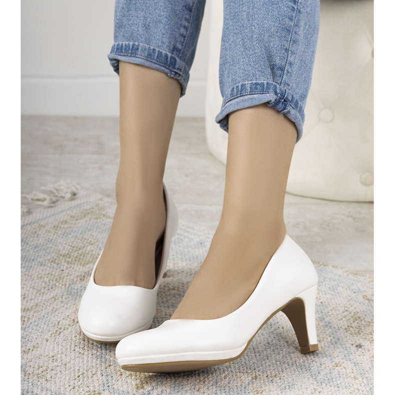 Fehér szivattyúk tűsarkú ökobőrből Fink 1