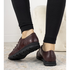 Barnásbarna színű női cipő Olmos -tól piros 1