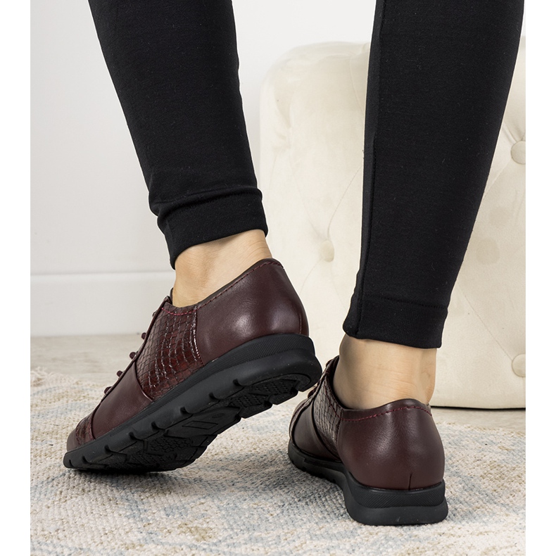 Barnásbarna színű női cipő Olmos -tól piros 1