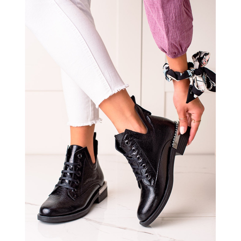 W. Potocki Divatos csizma kivágott Potockival fekete 1 W. Potocki Divatos csizma kivágott Potockival fekete 1