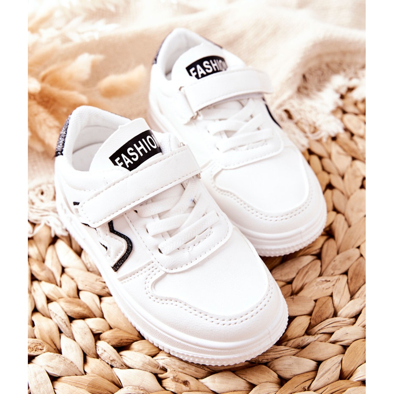 Gyermek sportcipő tépőzárral, fekete -fehér Santi 2