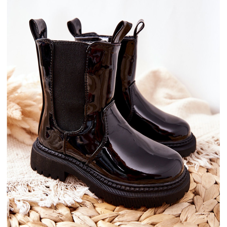 FR1 Gyermekcsizma meleg lakkozott fekete Aletris 1