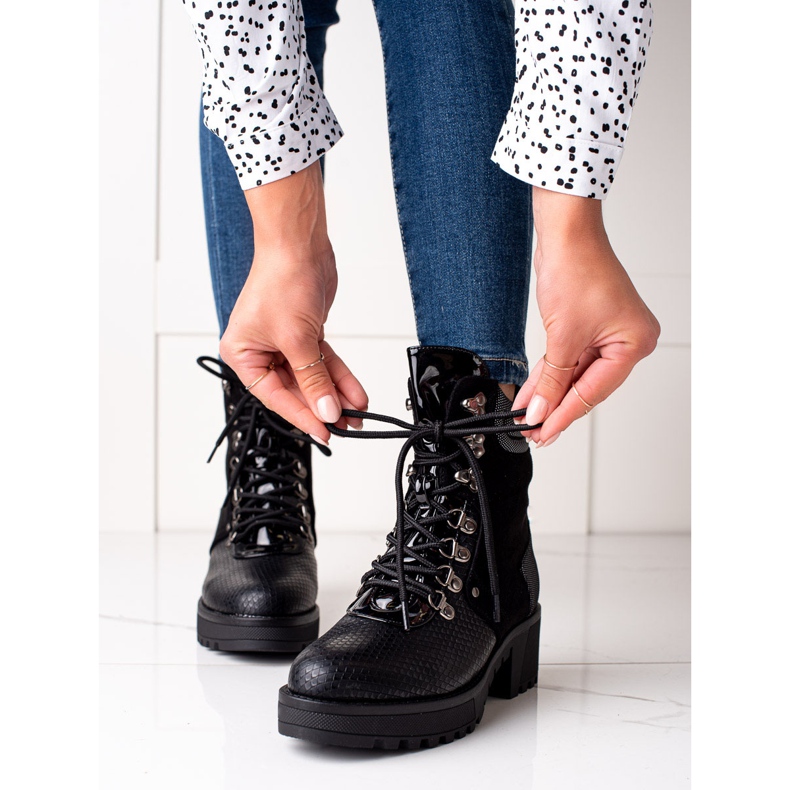 Janessa Fekete munkáskígyó nyomat 1