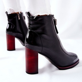 S.Barski Női fekete csizma lakkozott Cofton poszton 1