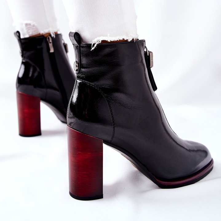 S.Barski Női fekete csizma lakkozott Cofton poszton 1