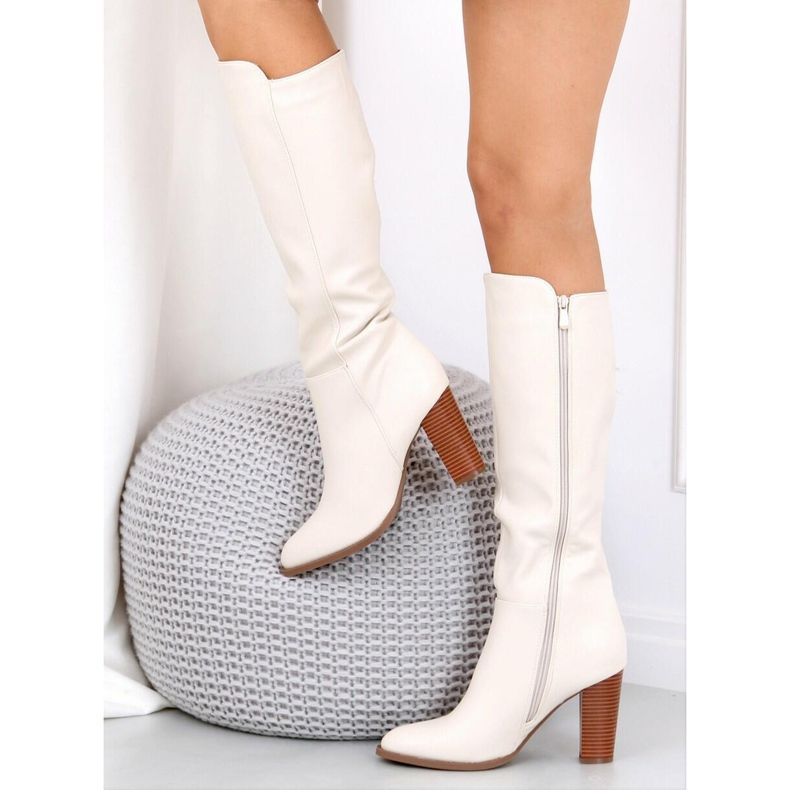 Magas sarkú csizma, krémszínű UK03P Bézs 1 Magas sarkú csizma, krémszínű UK03P Bézs 1