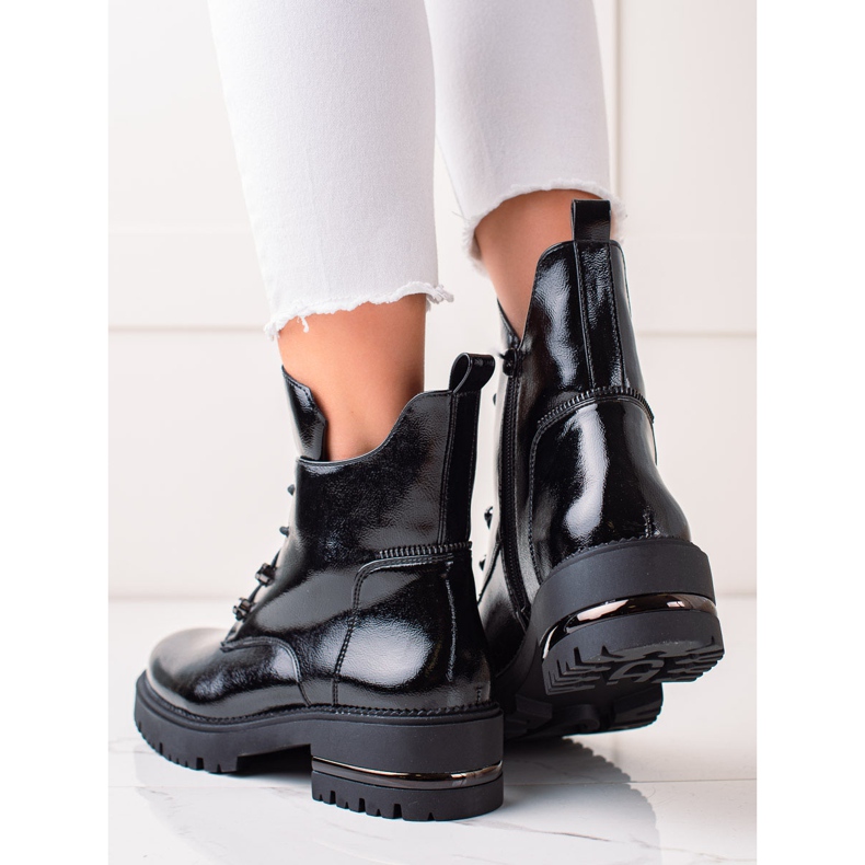 Divatos fűzőmunkások, Sergio Leone fekete 2