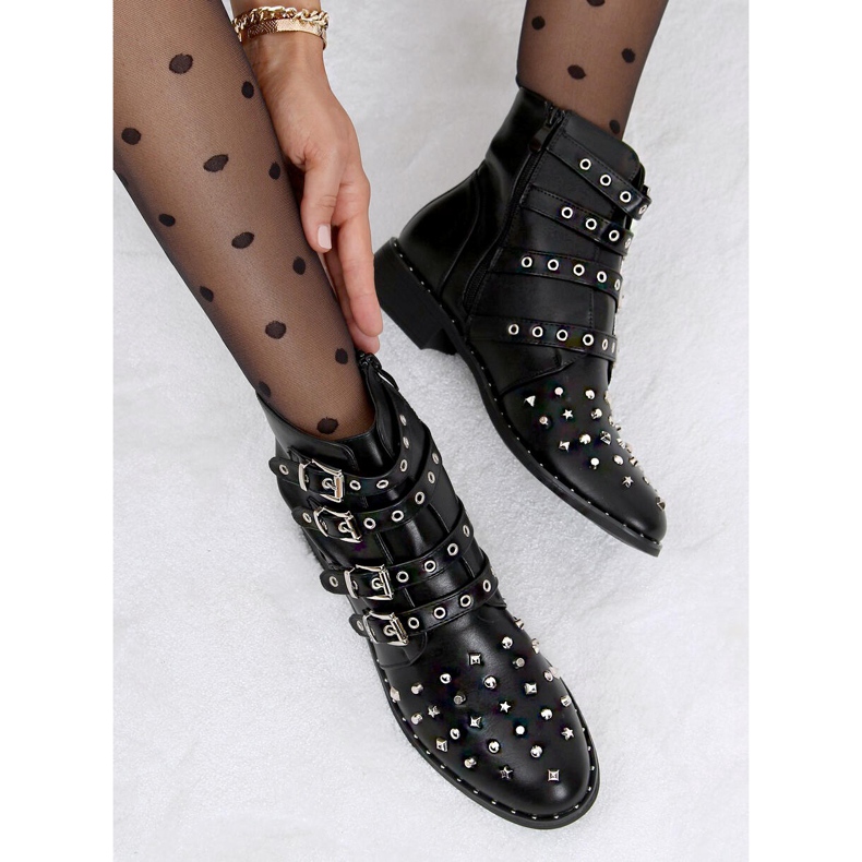 Fekete csizma csapokkal fekete M8AX1658-18 Fekete 1