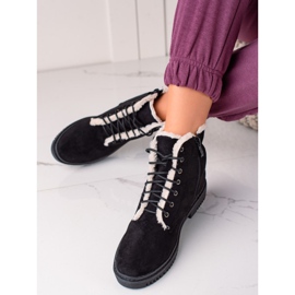 TRENDI Cipő Csapdázók szőrmével a felsőrészen fekete 2