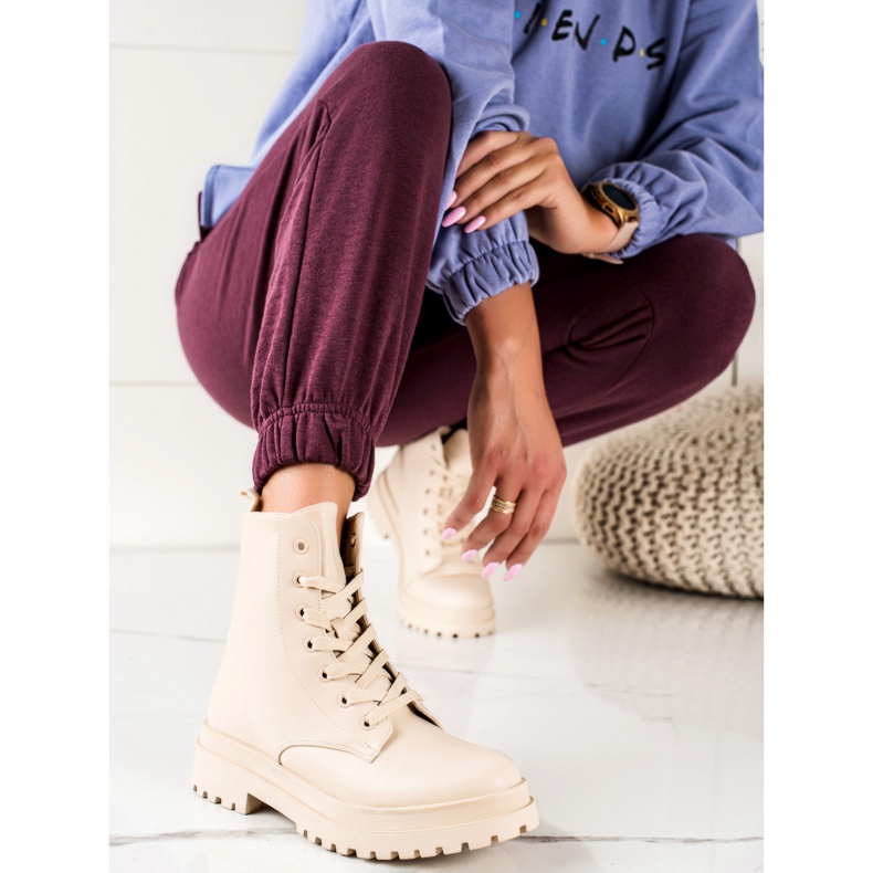 Bestelle Klasszikus bézs traper csizma 1