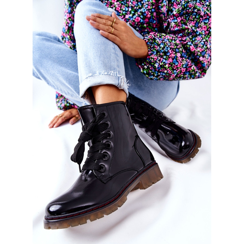 PE1 Lakkozott meleg dolgozók Fekete Lomess 2