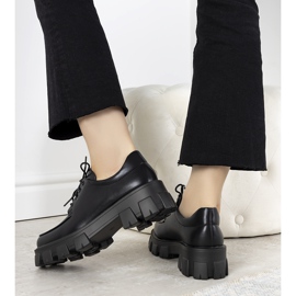 Fekete cipő vastag Lamare talpon 1