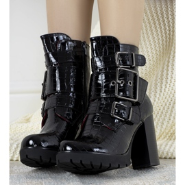 Fekete lakkcipő Jolie krokodilbőr mintával 1