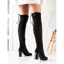 TRENDI Magas sarkú combig érő csizma fekete 1