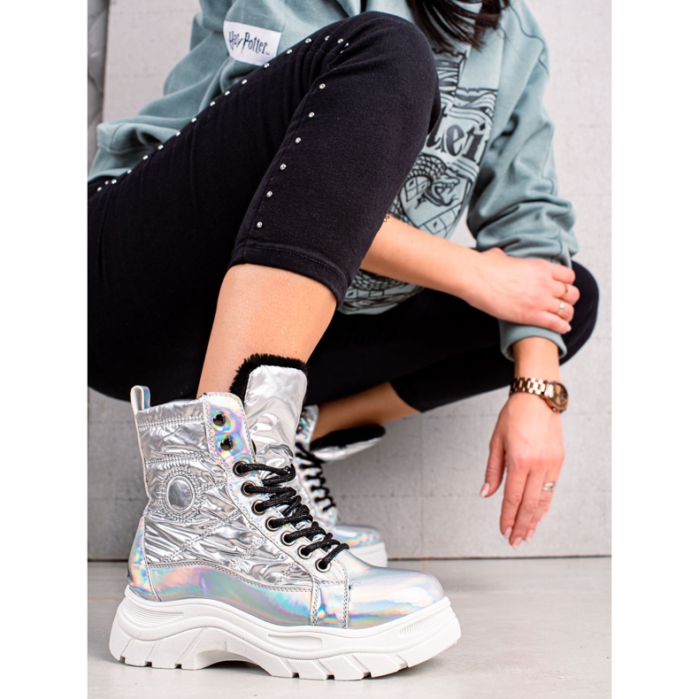 Ezüst csizma a VINCEZA platformon 2