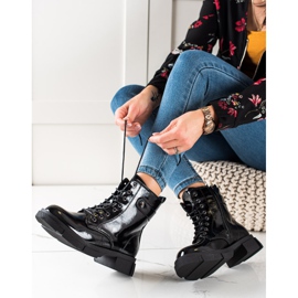 Goodin Klasszikus lakkozott munkások fekete 1