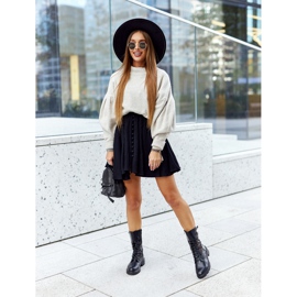 Menie fekete áttört bőrcsizma 1