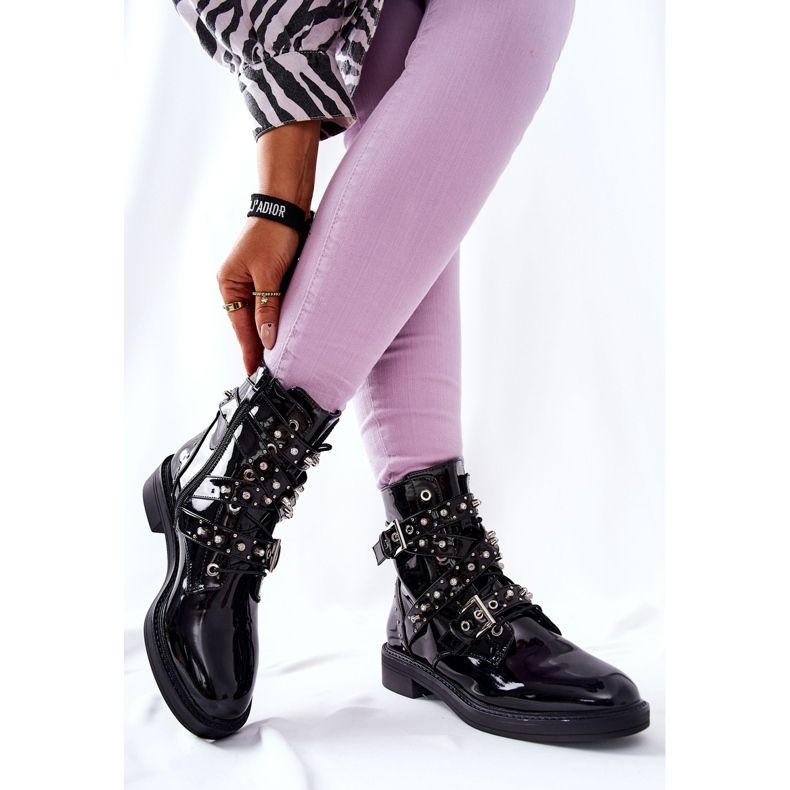 Lakkozott csizma fekete Lorist csíkokkal 2