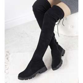 Fekete csizma magas talppal a Patrice márkától 2