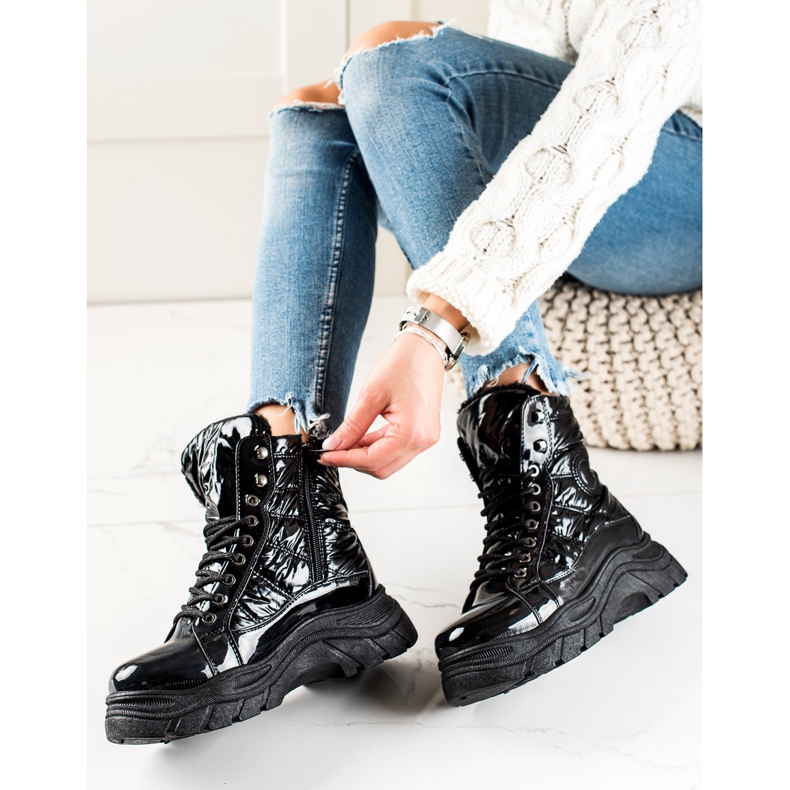 Fekete csizma a VINCEZA Platformon 2