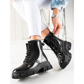 Sergio Todzi Fekete Trapperek a Platformon 2 Sergio Todzi Fekete Trapperek a Platformon 2