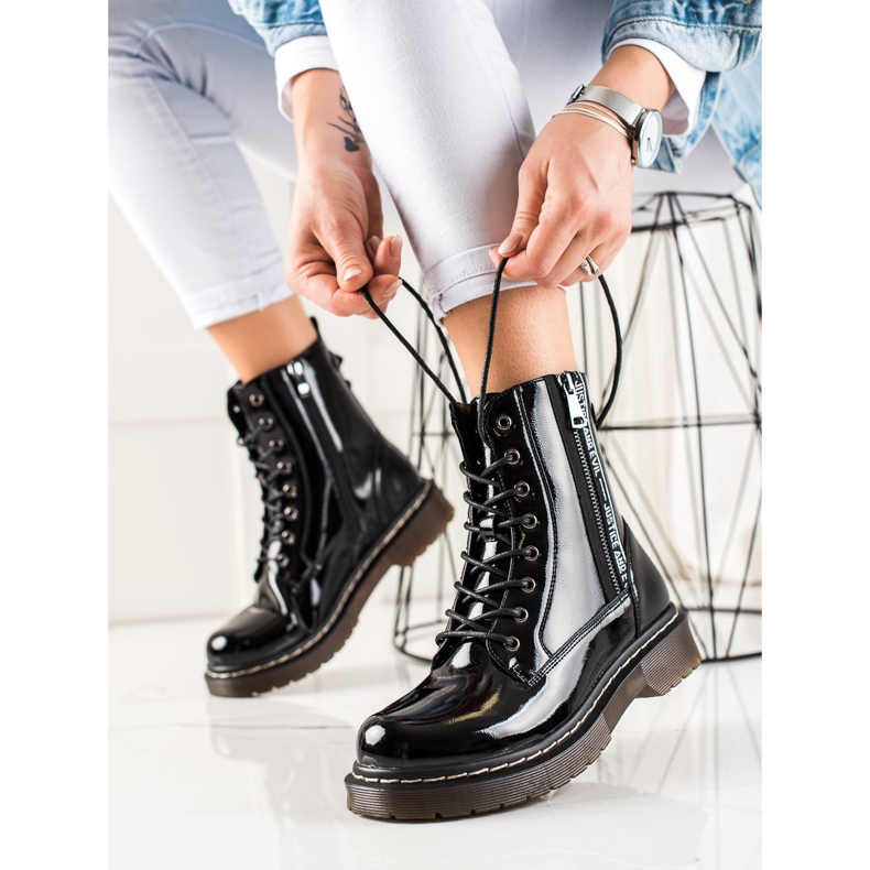 W. Potocki Fekete lakkozott csizma a Potockitól 1 W. Potocki Fekete lakkozott csizma a Potockitól 1