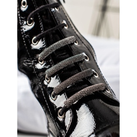 Divatos lakkozott csizma fekete 2