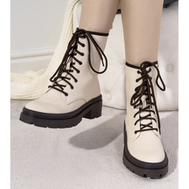 Bézs színű hőszigetelt csizma vastag Dena talpon 1