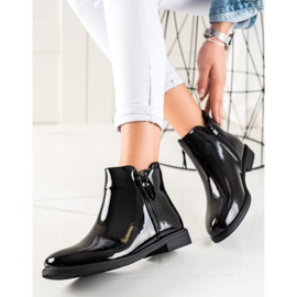 TRENDI Klasszikus lakkozott csizma fekete 2