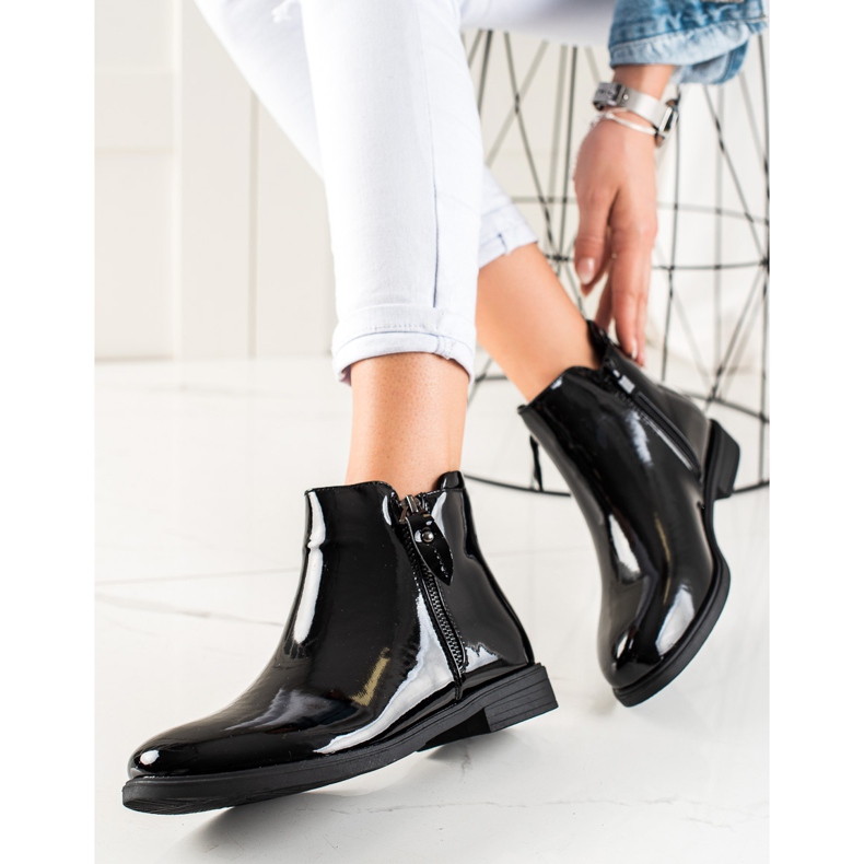 TRENDI Klasszikus lakkozott csizma fekete 2