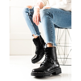 TRENDI Fekete munkások csattal 1