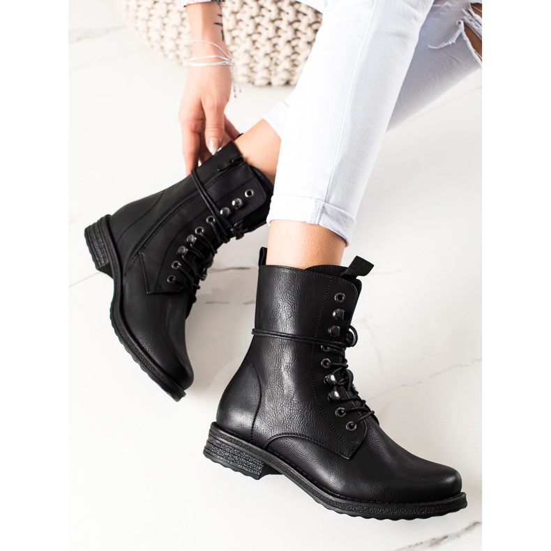 Super Mode Klasszikus fűzős csizma fekete 1 Super Mode Klasszikus fűzős csizma fekete 1