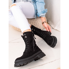 Bona Fekete szigetelt munkások 1